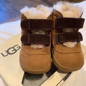 Ugg NWT Size 2/3 Pritchard